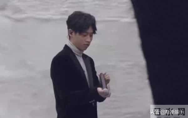 魏晨回应专业歌手不假唱