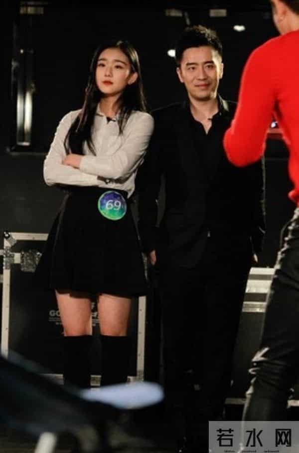 袁雨萱家庭背景