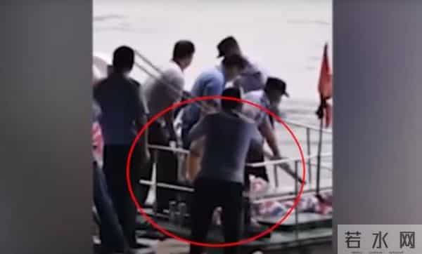 通报装在笼中男尸