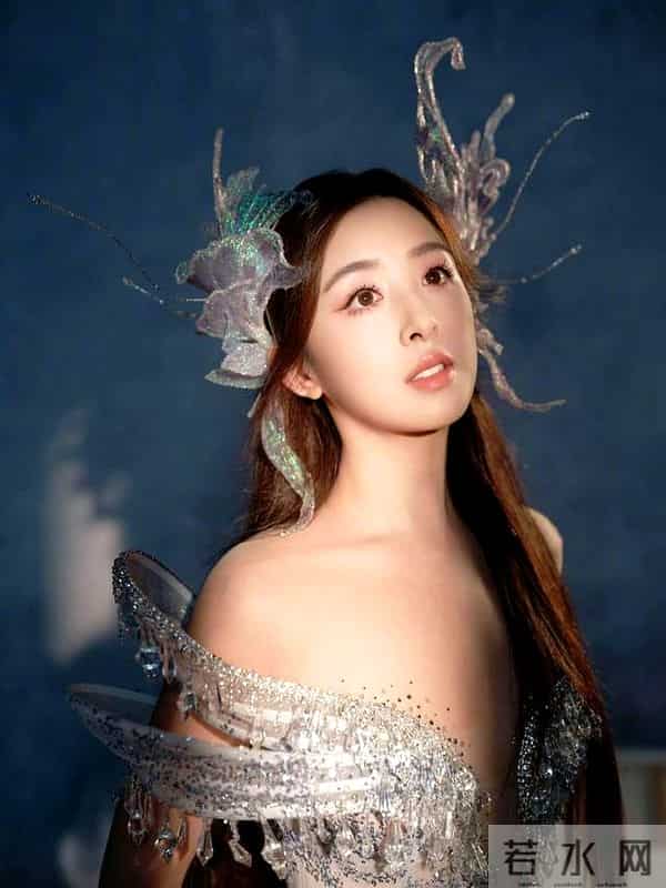 张含韵陪人睡觉照片