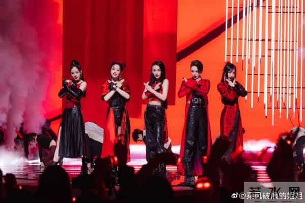 此刻我独领风搔是什么歌