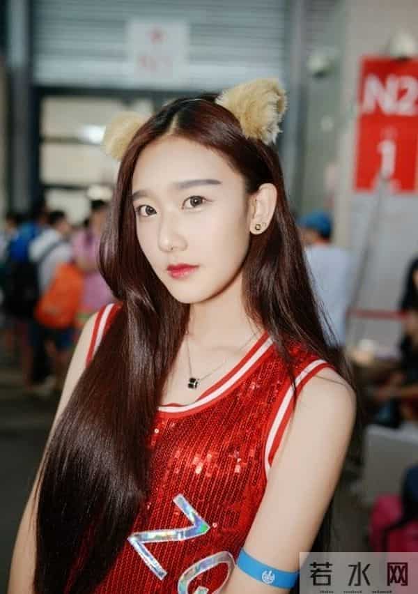 袁雨萱家庭背景