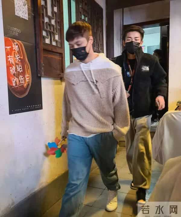 费启鸣辟谣与何炅牵手