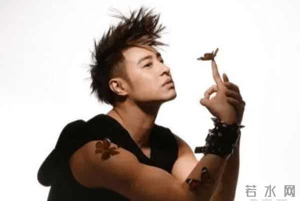 吴亦凡接机潘玮柏