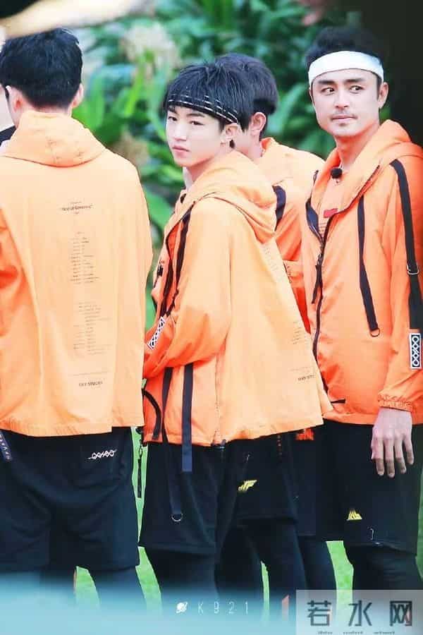 王源连拿四个奖