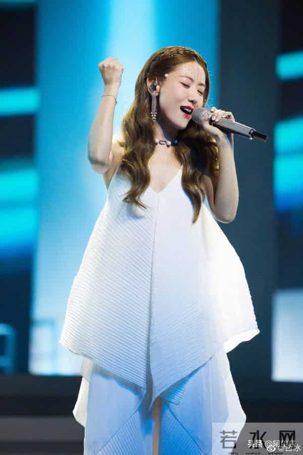 宁静评价白冰新发型