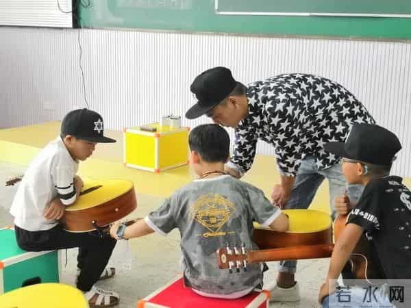 安徽主持人罗彬