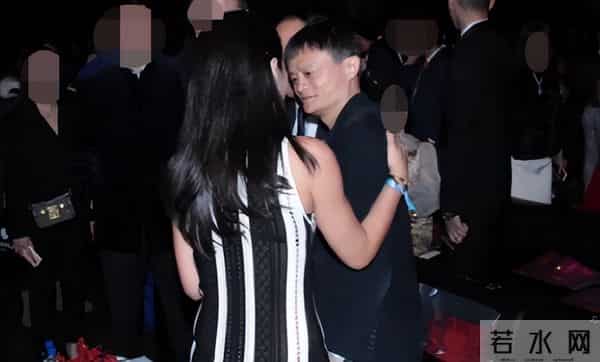 苏芒坐大腿事件