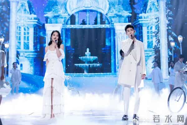 此刻我独领风搔是什么歌