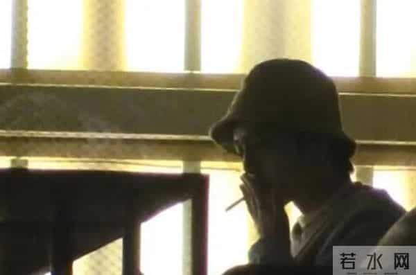 华晨宇酒吧吸烟