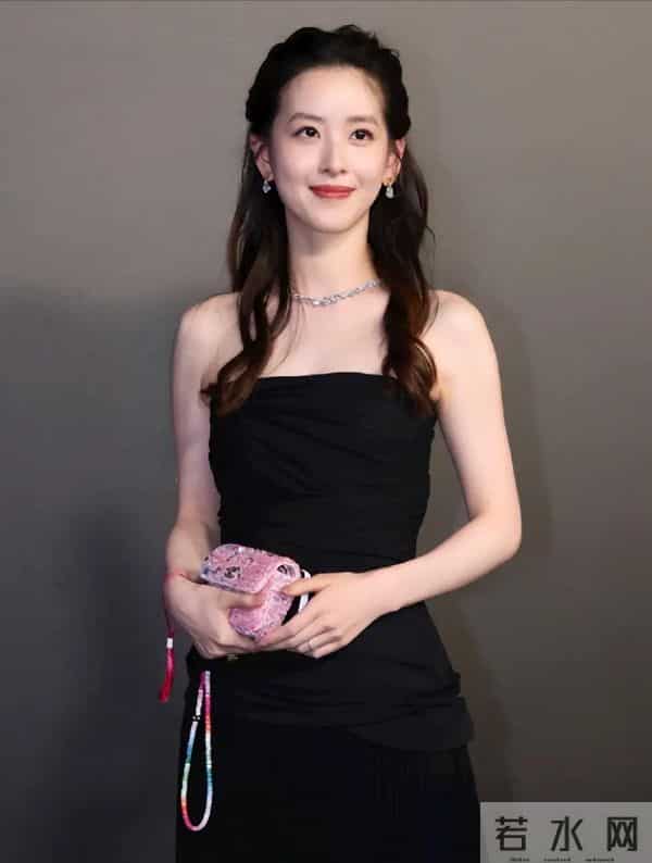 章泽天现身戛纳晚宴