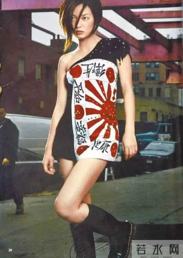 赵薇当年的日本军旗事件