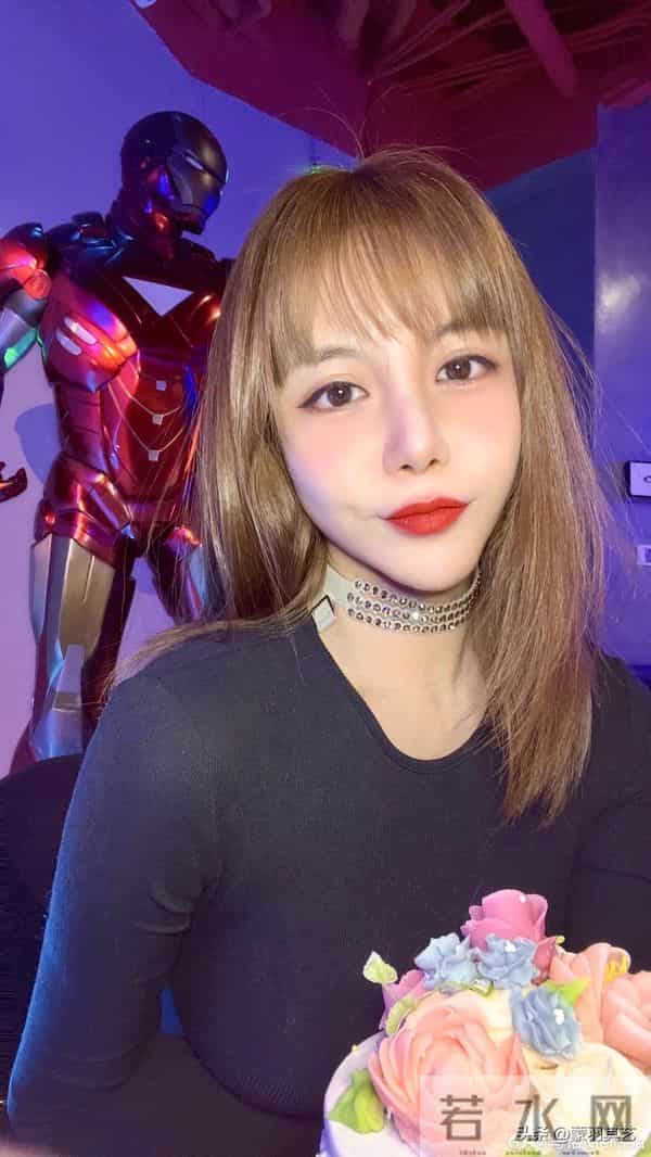 闫凤娇厕所门事件