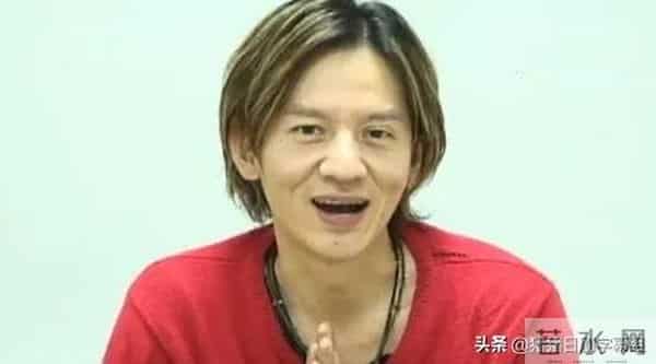 森本龙太郎吸烟