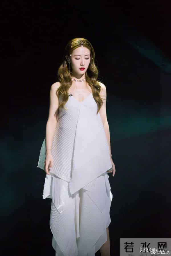 宁静评价白冰新发型