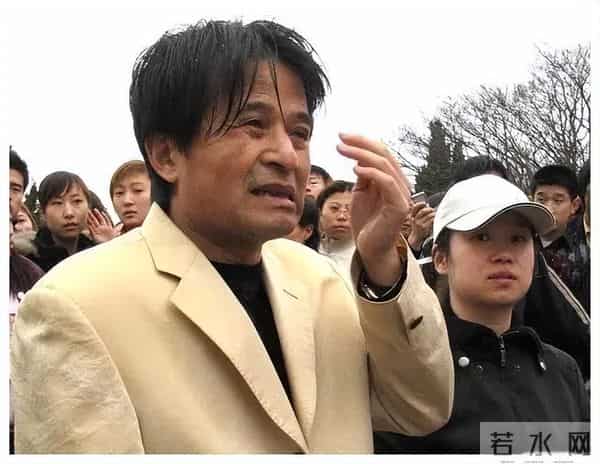 毕福剑是朱军害的