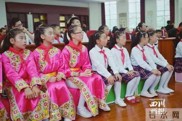 中央电视台知名主持人李平