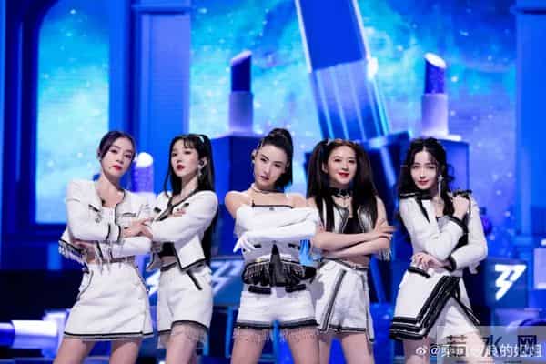 此刻我独领风搔是什么歌