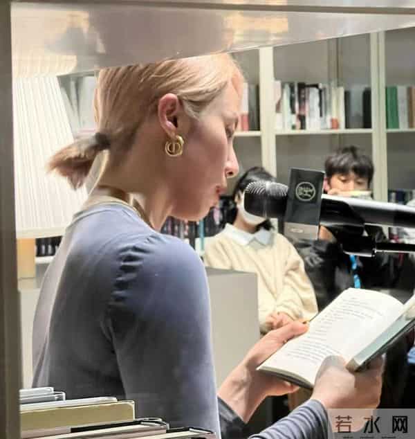 费启鸣辟谣与何炅牵手