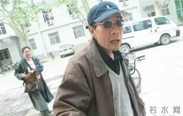 李雪健嗓子是怎么回事