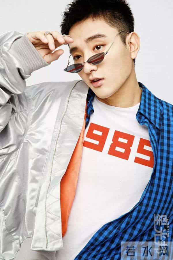 于小彤刘美含接吻