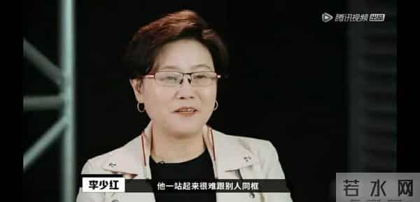 于小彤刘美含接吻