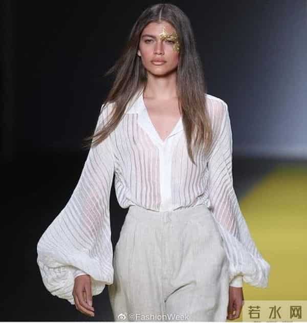 维密首位变性模特