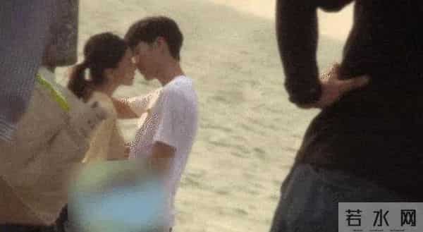 杨颖被强吻扒皮图片