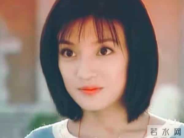 赵薇怎么会蠢到穿军旗装