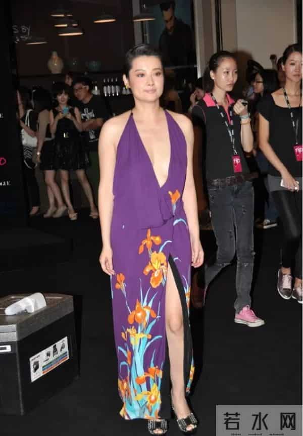 袁立图片一件都没有穿