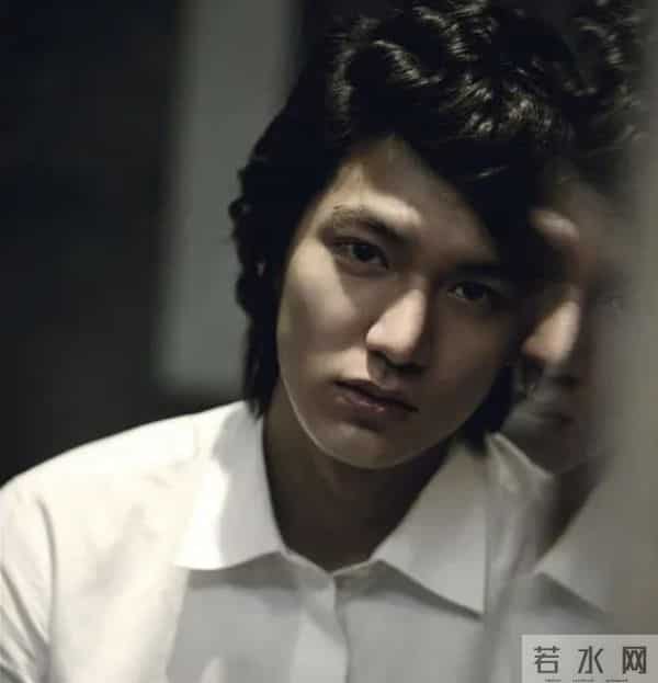 李敏镐方否认与妍雨恋情