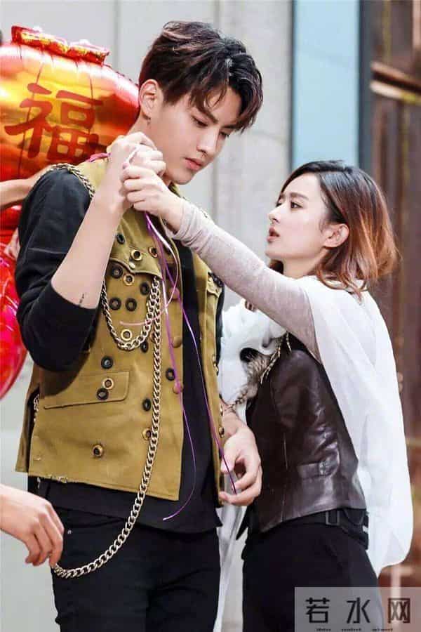 吴亦凡承认与赵丽颖在一起