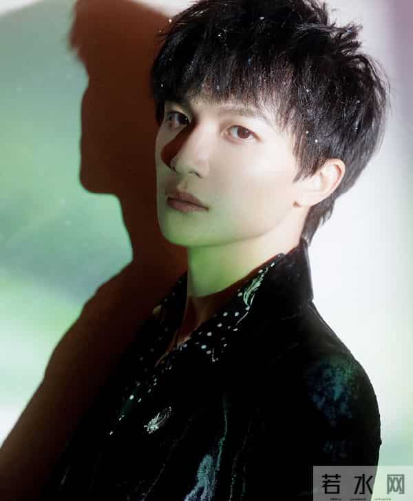 郭沁为什么坐在椅子上