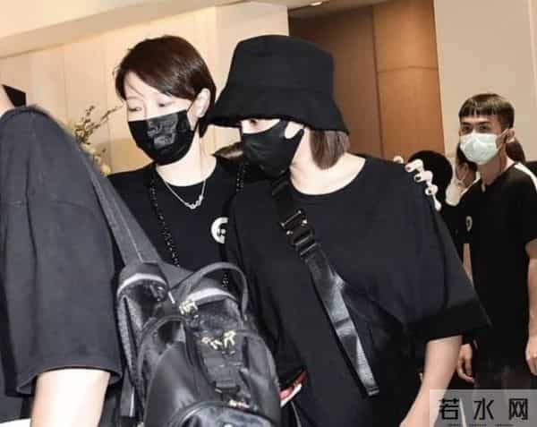 罗志祥现身黄鸿升灵堂