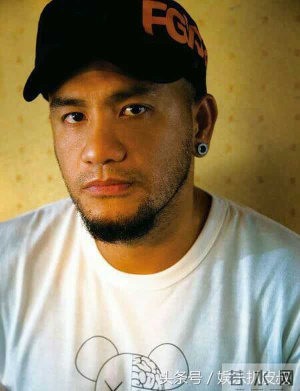 张震岳女友自杀