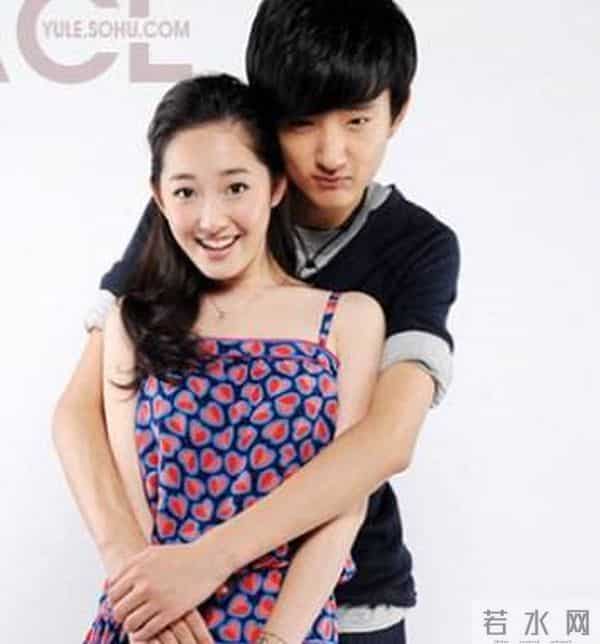 于小彤刘美含接吻