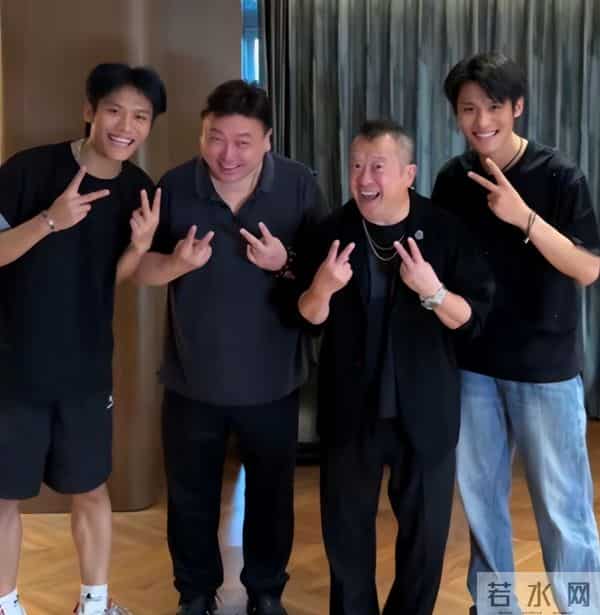 杨爸网上遛鸟的原视频