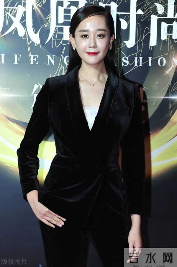 于小彤刘美含接吻