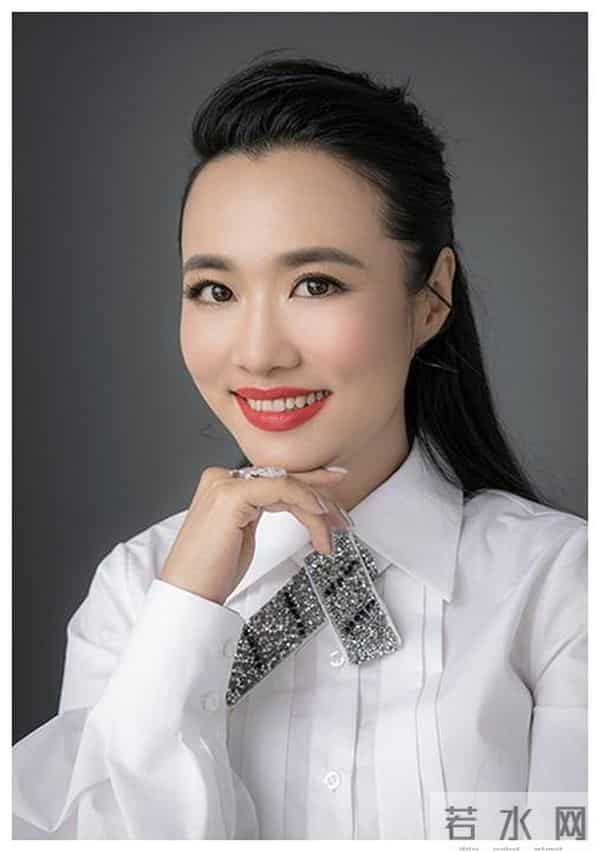 中央电视台主持人李平