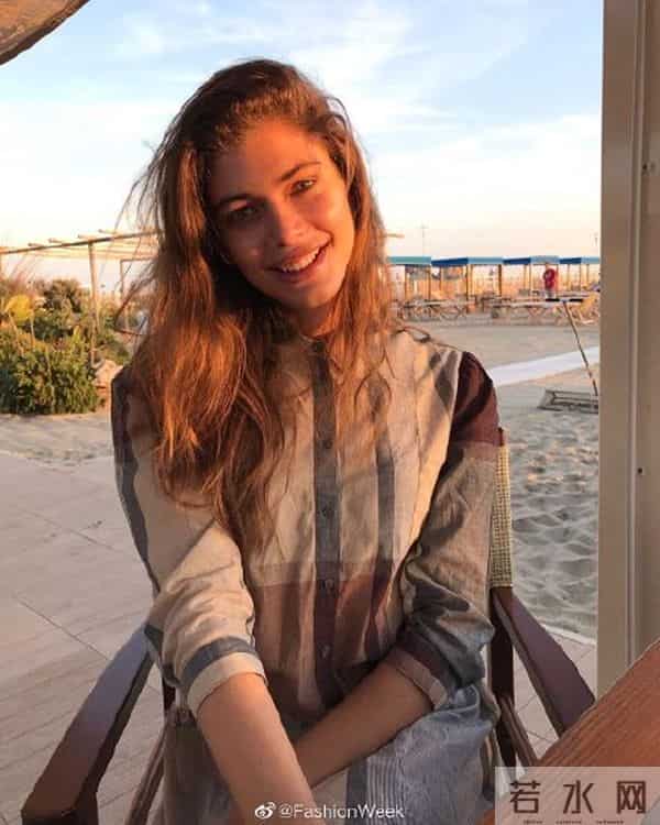 维密首位变性模特