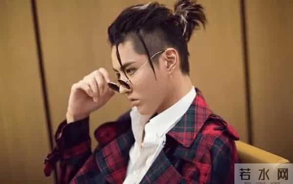 吴亦凡接机潘玮柏