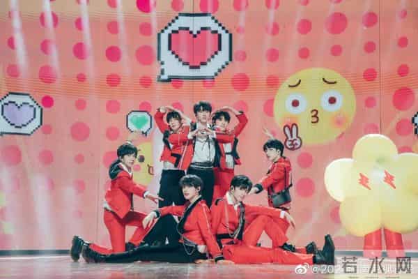 此刻我独领风搔是什么歌