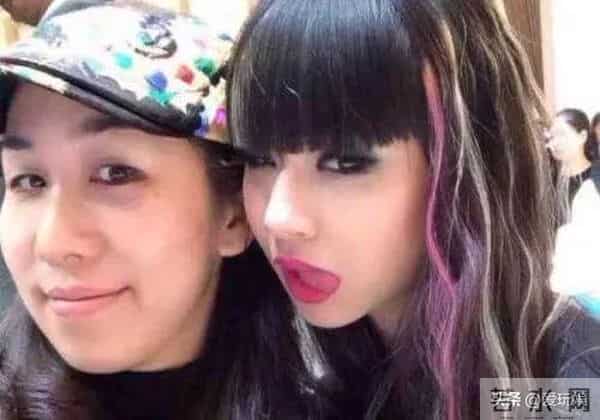 杨丽萍透露小彩旗近况