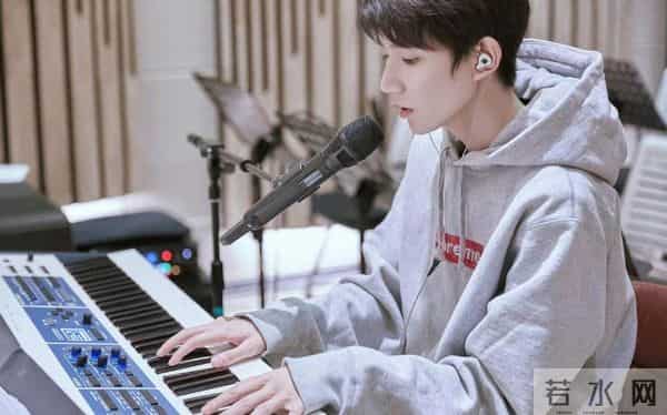 王源连拿四个奖