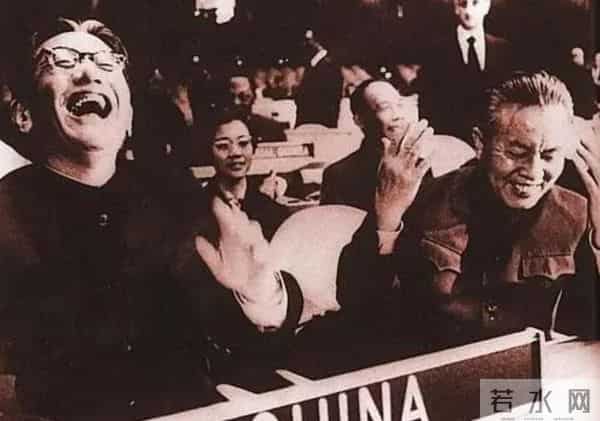 洪晃的父亲是谁