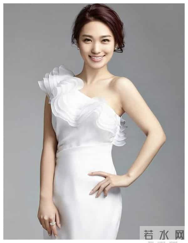 中央电视台主持人李平