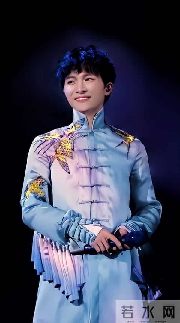 郭沁为什么坐在椅子上