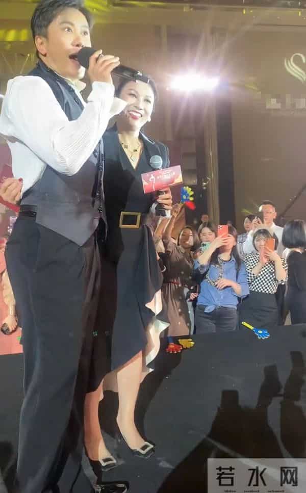 毛宁父母是谁呀