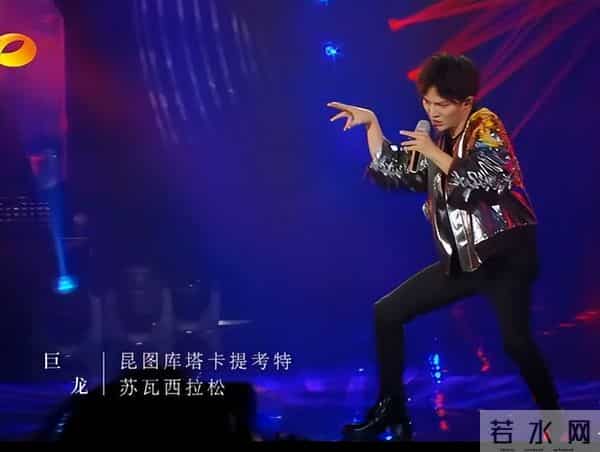 郭沁为什么坐在椅子上