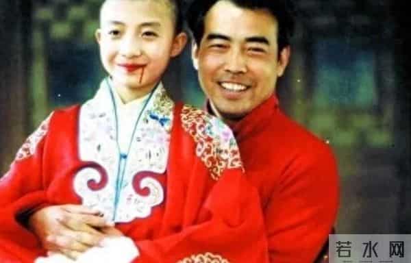 霸王别姬里面小豆子被太监怎么了